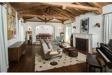 Zoey Deschanel vend sa villa au musicien Matt Helders pour 2,3 millions de dollars