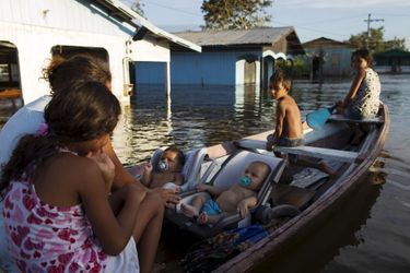 Le peuple amazonien sous l'eau