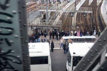 L'évacuation du camp de migrants en images - Porte de la Chapelle