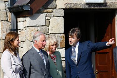 En visite où son grand-oncle a été tué par l'IRA - Charles "comprend la douleur des victimes"