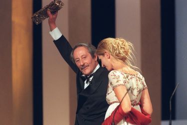 Avec Sandrine Kimberlain à la 24e édition des César en 1999. Durant la cérémonie, Jean Rochefort avait reçu le trophée d'honneur