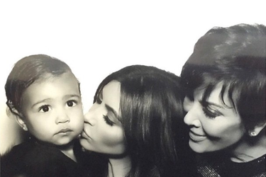 Kim Kardashian, aux côtés de sa fille North et de sa mère Kris