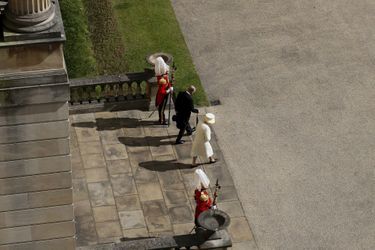 La reine Elizabeth II et le prince Philip lors de la garden-party de Buckingham Palace à Londres, le 12 mai 2015