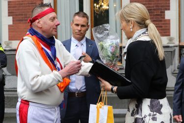 La reine Maxima des Pays-Bas et ses fleurs en promo à Utrecht, le 18 mai 2015