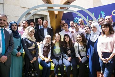 La reine Rania de Jordanie au Zain Innovation Campus à Amman, le 26 avril 2015