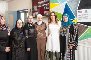 La reine Rania de Jordanie lance le projet Rampe à Amman, le 28 avril 2015