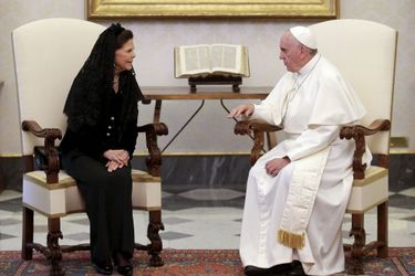 La reine Silvia de Suède et le pape François au Vatican, le 27 avril 2015