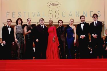 Le jury de la 68e édition du Festival de Cannes réuni pour la montée des marches, le 13 mai 2015