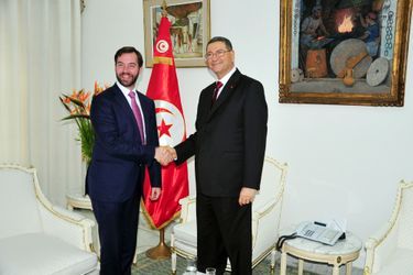 Le prince Guillaume de Luxembourg avec le Premier ministre Habib Essid à Tunis, le 29 avril 2015