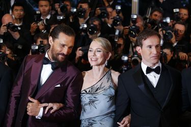 Matthew McConaughey, Naomi Watts (en Armani Privé) et ﻿﻿Chris Sparling à Cannes le 16 mai 2015