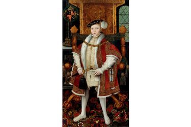 Edward VI, l’enfant roiSi Henry VIII est monté jeune sur le trône d’Angleterre, son fils Edward VI –né son union avec sa troisième épouse Jane Seymour- a été encore plus précoce. Il est seulement âgé de 9 ans lorsqu’il devient roi en 1547, à la mort de son père. Il est couronné à l’abbaye de Westminster le 20 février de cette année-là, mais son règne sera rapidement écourté, puisqu’il meurt le 6 juillet 1553, à 15 ans. Avant de disparaître, il a pris soin d’écarter de la succession sa demi-sœur Mary très catholique, au profit de sa cousine protestante Jane Grey. Mais celle-ci ne sera reine que neuf jours.