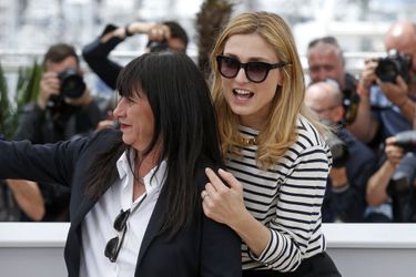Sylvie Pialat et Julie Gayet à Cannes le 21 mai 2015