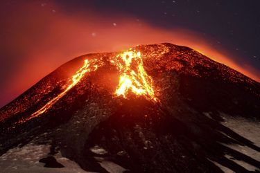 Au Chili, le volcan Villarrica est en éruption