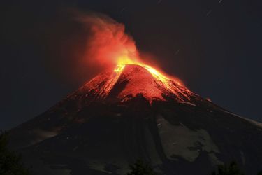 Au Chili, le volcan Villarrica est en éruption