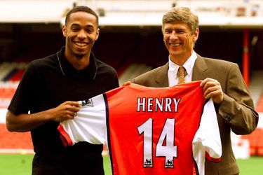 Il signe avec Arsenal en 1999