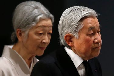 L’impératrice Michiko et l’empereur Akihito du Japon commémorent les 4 ans du tsunami à Tokyo, le 11 mars 2015