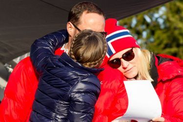 La princesse Mette-Marit et le prince Haakon de Norvège avec leur fille à Oslo, le 15 mars 2015  
