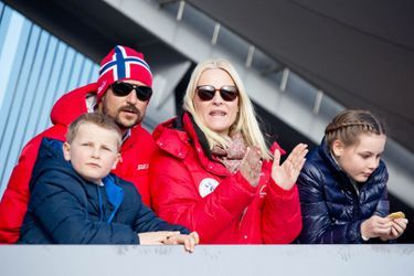 La princesse Mette-Marit et le prince Haakon de Norvège avec leurs enfants à Oslo, le 15 mars 2015  