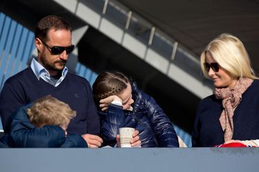 La princesse Mette-Marit et le prince Haakon de Norvège avec leurs enfants à Oslo, le 15 mars 2015  
