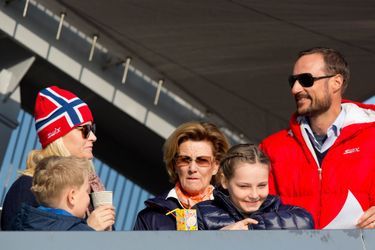 La princesse Mette-Marit et le prince Haakon de Norvège avec leurs enfants et la reine Sonja à Oslo, le 15 mars 2015  