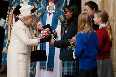 La reine Elizabeth II quitte l&#039;abbaye de Westminster à Londres, le 9 mars 2015