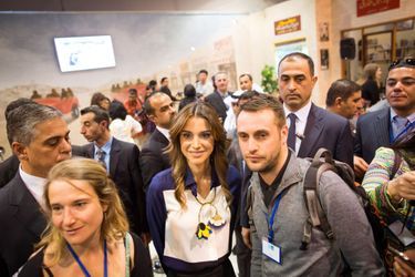 La reine Rania de Jordanie reçoit journalistes et représentants de médias sociaux à Amman, le 25 mars 2015