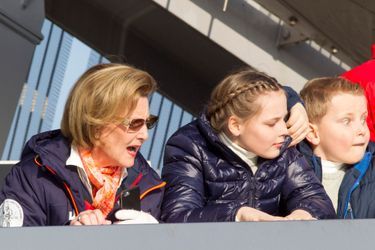 La reine Sonja avec ses petits-enfants Ingrid-Alexandra et Sverre-Magnus à Oslo, le 15 mars 2015  