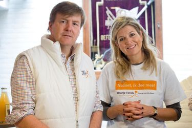Le roi Willem-Alexander et la reine Maxima des Pays-Bas participent à la journée des bénévoles à Tricht, le 20 mars 2015