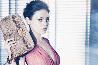 Mila Kunis, égérie des sacs Dior pour la campagne 2012