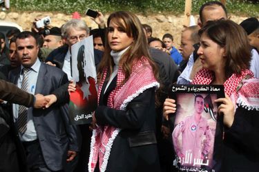 4 La Reine Rania De Jordanie Défile En Mémoire Du Pilote Maaz Al Kassasbeh, Brulé Vif Par Daech