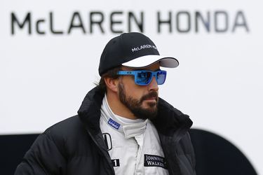 Le pilote de Formule 1 Fernando Alonso est client de HSBC depuis 2002. Sur quatre comptes bancaires, durant la période 2006-2007, jusqu'à 42,3 millions de dollars ont été stockés. Le manager du champion a fait savoir à l'ICIJ que tous ces comptes ont toujours été déclarés dans les pays de résidence fiscale de son client.