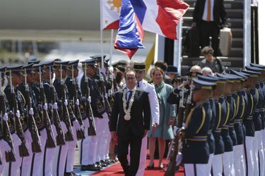 François Hollande est aux Philippines pour parler climat, avec Marion Cotillard et Mélanie Laurent