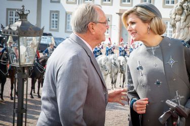 La reine Maxima des Pays-Bas et le prince Henrik de Danemark arrivent au château de Fredensborg, le 17 mars 2015