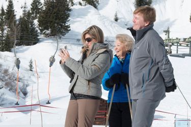 La reine Maxima et le roi Willem-Alexander avec l&#039;ex-reine Beatrix à Lech, le 23 février 2015