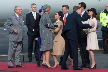 La reine Maxima et le roi Willem-Alexander des Pays-Bas avec la famille royale danoise à l&#039;aéroport de Copenhague, le 17 mars 2015