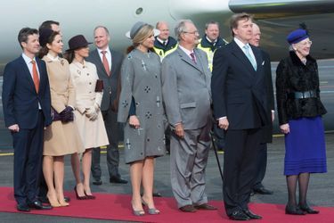 La reine Maxima et le roi Willem-Alexander des Pays-Bas avec la famille royale danoise à l&#039;aéroport de Copenhague, le 17 mars 2015
