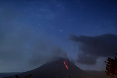 Le mont Sinabung est toujours en pleine éruption
