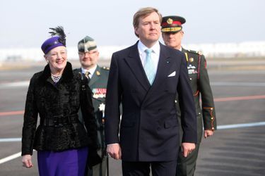 Le roi Willem-Alexander des Pays-Bas et la reine Margrethe II de Danemark à l&#039;aéroport de Copenhague, le 17 mars 2015