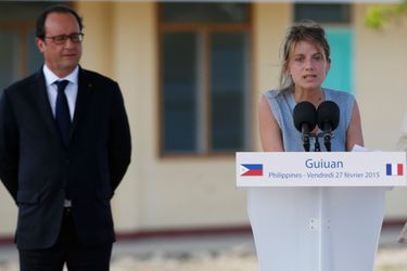 Mélanie Laurent avec François Hollande aux Philippines en 2015