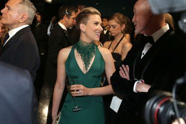 Scarlett Johansson dans les coulisses des Oscars, à Los Angeles le 22 février 2015