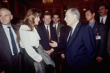 Sophie Marceau avec François Mitterrand en Corée du Sud en 1993
