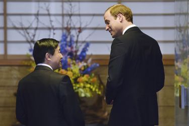 Le prince au Japon, sans Kate Middleton  - Le prince William rencontre le couple impérial
