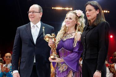 Albert et Stéphanie de Monaco avec ﻿﻿Anastasia Fedotova-Stykan﻿ récompensée d&#039;un Clown d&#039;or à Monaco, le 20 janvier 2015