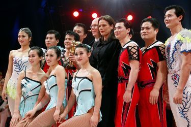 Albert et Stéphanie de Monaco avec le Cirque national de national de Pyongyang récompensé d&#039;un Clown d&#039;or à Monaco, le 20 janvier 2015