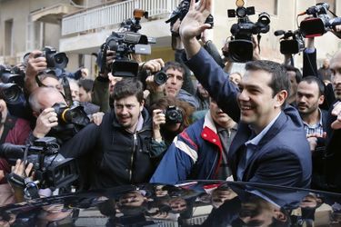 Alexis Tsipras assailli par les médias
