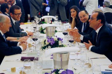 Dany Boon et sa femme Yaël étaient à la table de François Hollande au 30ème dîner du Crif à Paris, le 23 février 2015