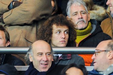 David Luiz, défenseur star du PSG sur le banc de touche