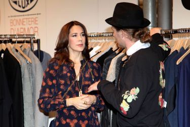 La princesse Mary de Danemark avec les jeunes créateurs concourant pour le Designer's Nest à Copenhague, le 30 janvier 2015