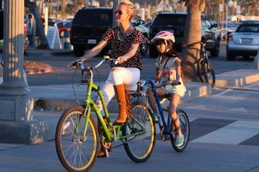 Læticia Hallyday avec Jade à Santa Monica, le 24 janvier 2015