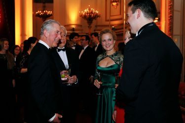 Le prince Charles avec les sopranos Taryn Fiebig et Kiandra Howarth et le ténor Samuel Sakker à Londres, le 22 janvier 2015